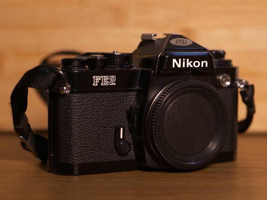 2 Appareils Photo : Nikon FE et FE2 (Gebraucht) in Biel/Bienne für CHF ...