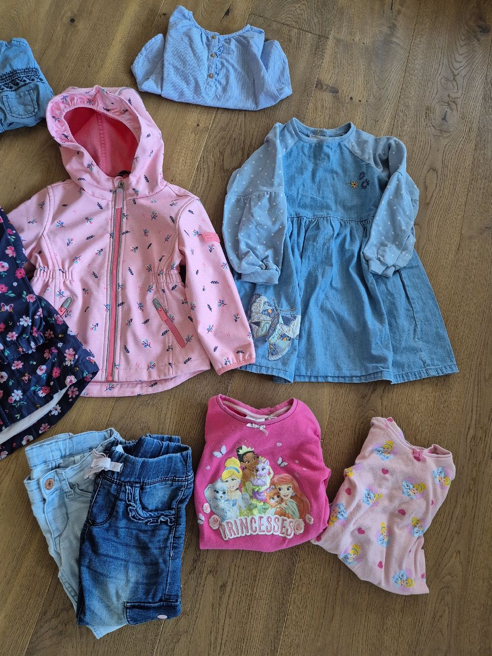 Lotti & Set di vestiti: Kleiderpaket 98 Mädchen – Usato da Zizers venduto da .sternli. 2