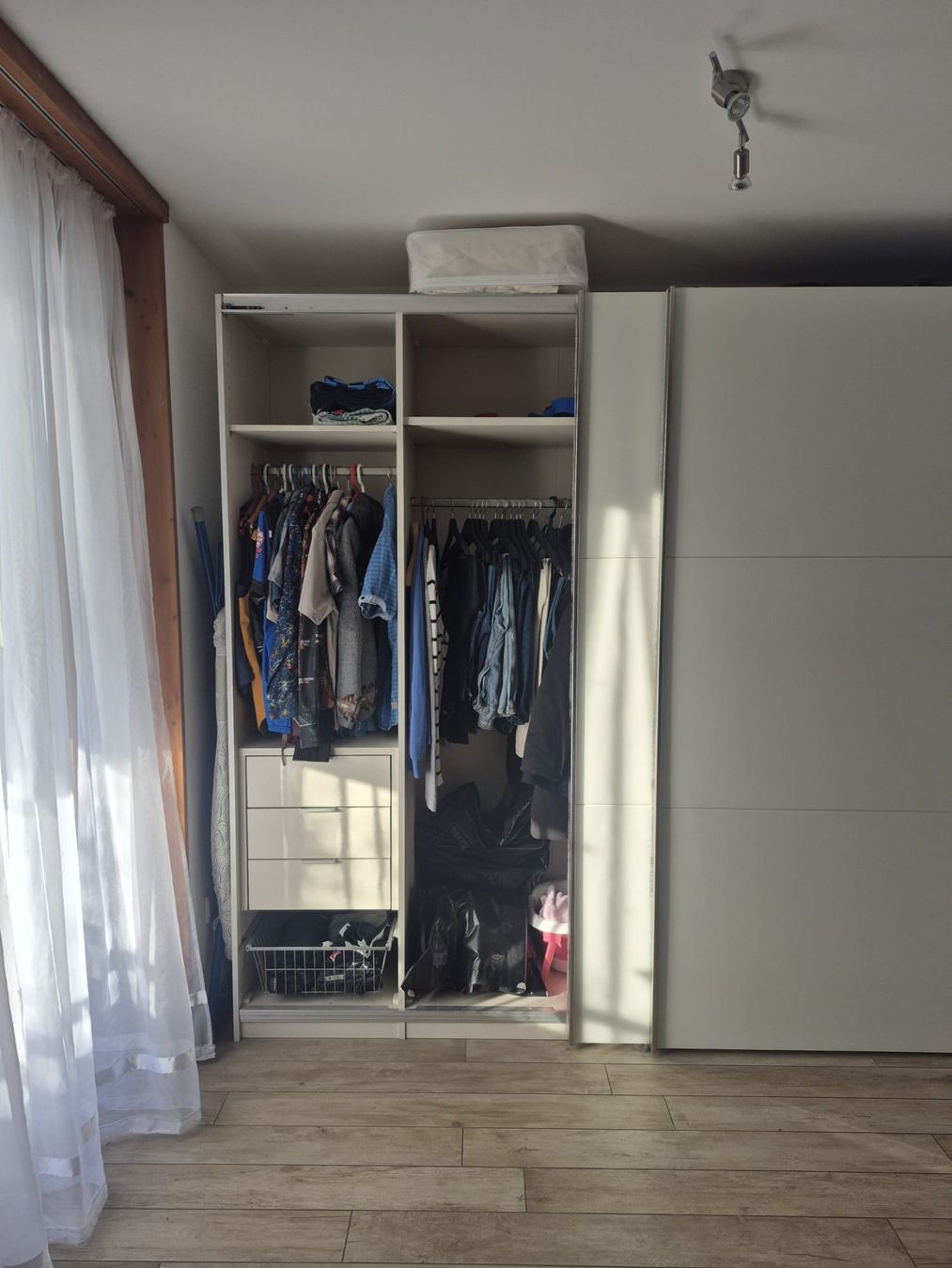 Armadi: Sehr grosser Kleiderschrank. – Usato da St. Gallen venduto da hanschpi 1
