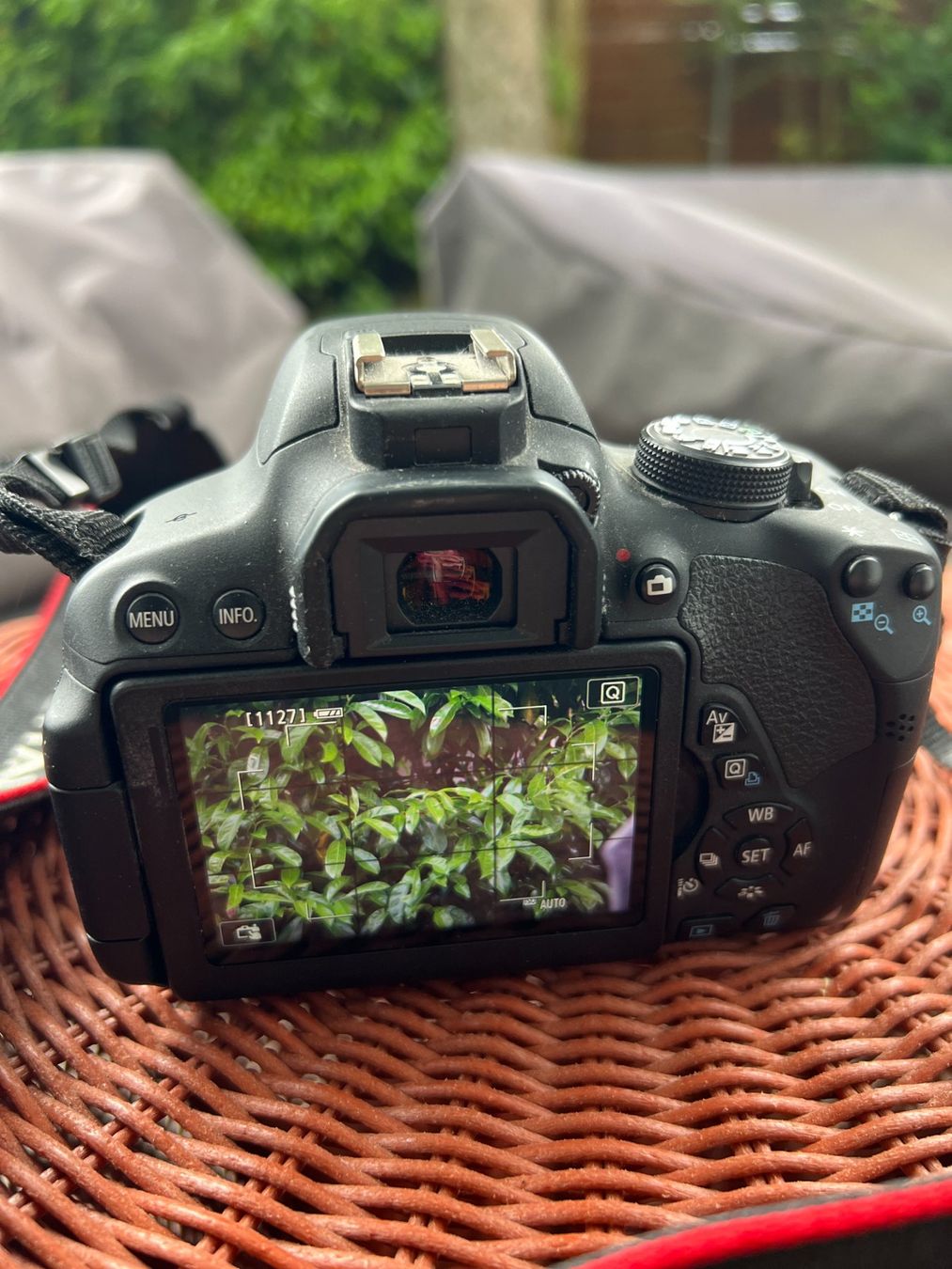 Canon Fotocamera: Canon EOS 700D mit Objektiv 18-135mm + Ladegrät – Usato da Wallisellen venduto da Val1990 7