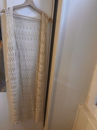 Gilet long broderie blanche 