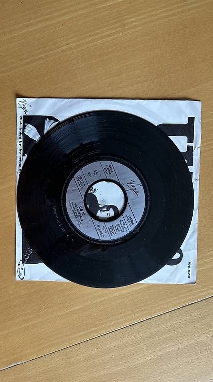 Dischi in vinile: ub40 red red wine/sufferin' – Usato da Basel venduto da mentaltrap 2