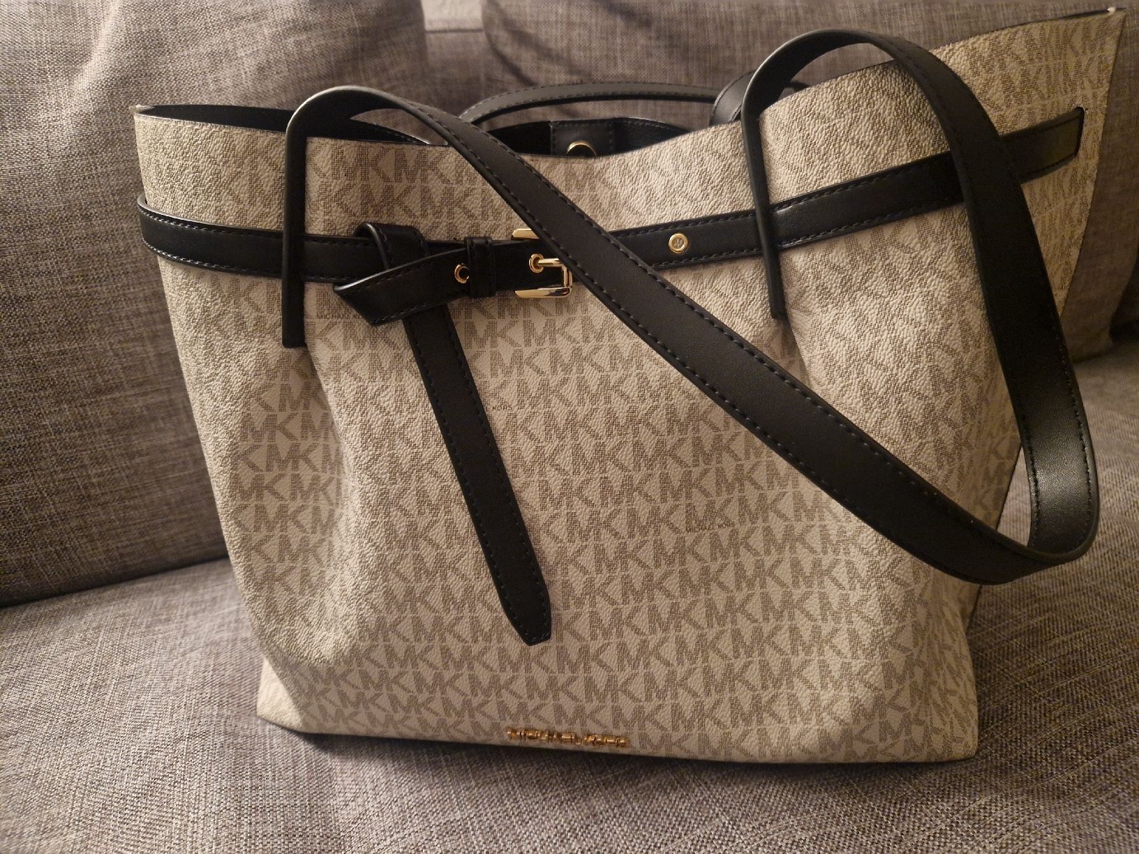Michael Kors Taschen für Damen: Michael Kors Tote Bag - Stylish and Spacious MK – Gebraucht aus Basel von bas_6kfg