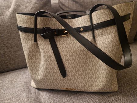 Michael Kors Tote Bag - Stylish and Spacious MK