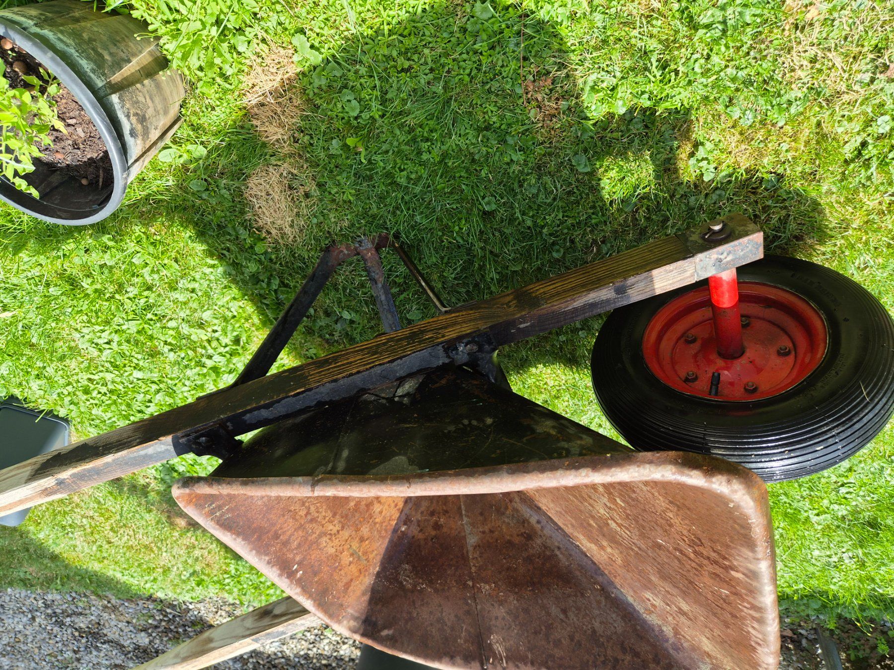 Carriole: Spitzboden Karrette mit Pneurad 60 Liter – Usato da Arth venduto da pro_jf92