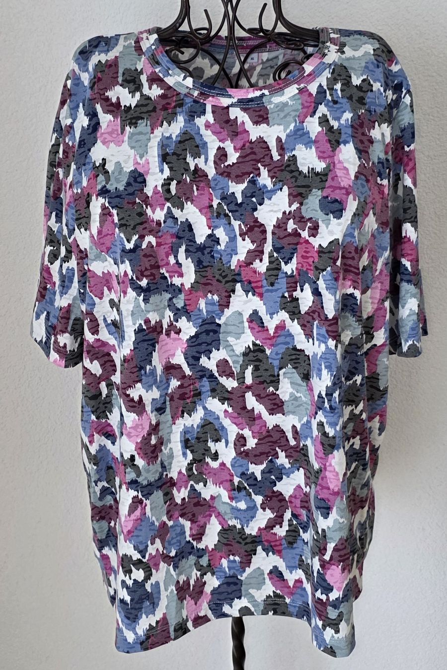 T-shirt: Damen Shirt,gemustert,Gr.XL – Nuovo (secondo la descrizione) da Frauenfeld venduto da Bleeddragon