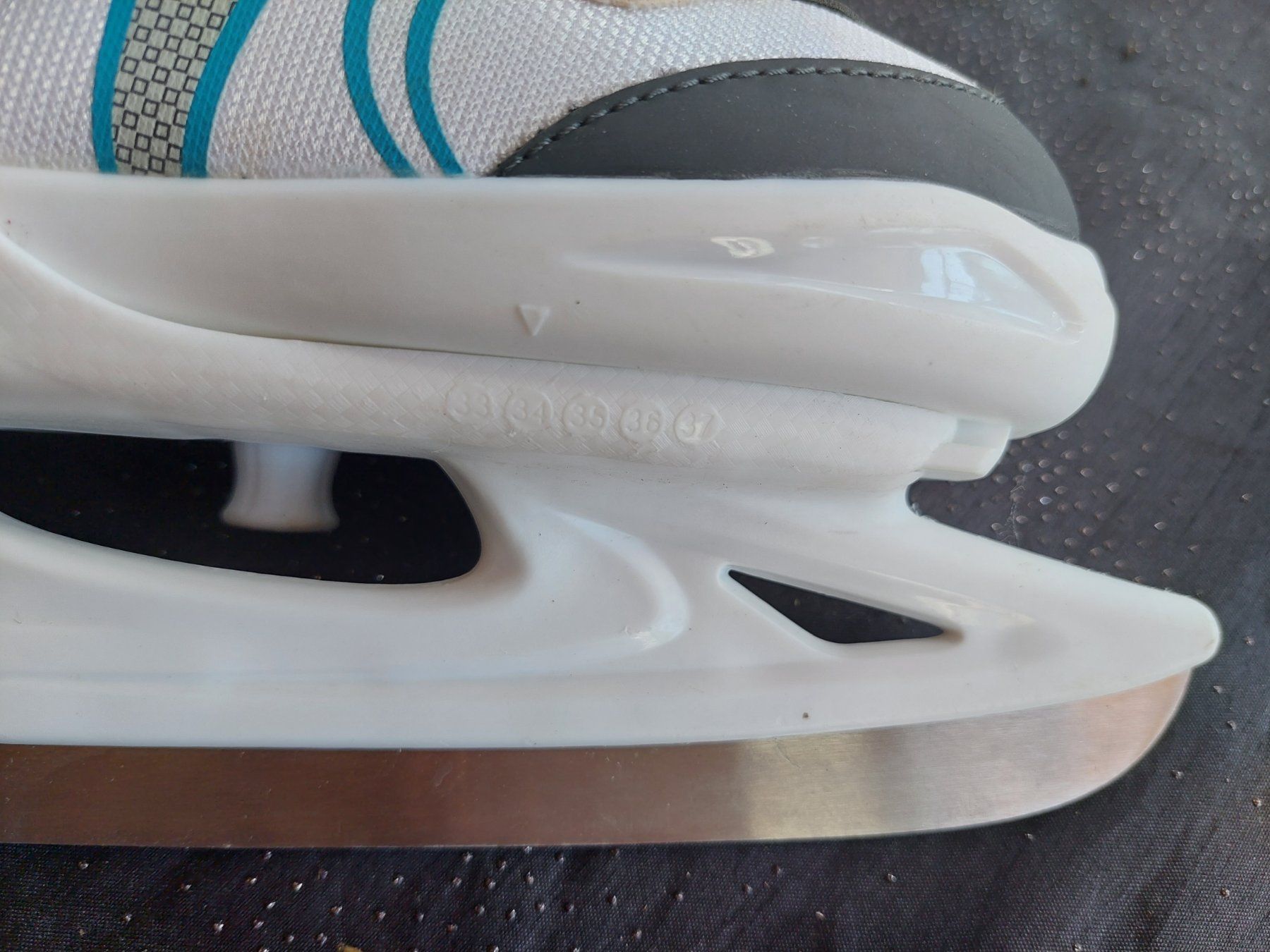 Schlittschuhe: THINSULATE KINDERSCHLITTSCHUHE GR 34 – Gebraucht aus Huttwil von  3