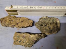 3 hübsche Stufen mit Pyrop von der Alpe Arami