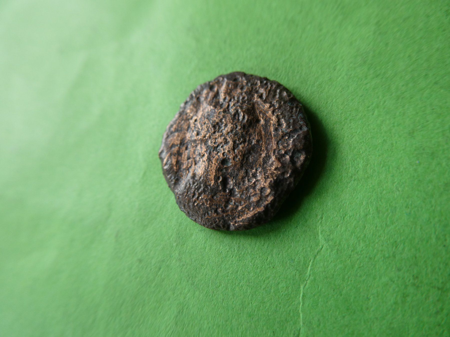 Tutti le monete: uralte Bronzemünze  18 mm     3.05  g – Usato da Hinterforst venduto da Rohusri 1
