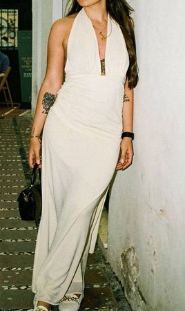 Elegantes cremeweisses Sommerkleid