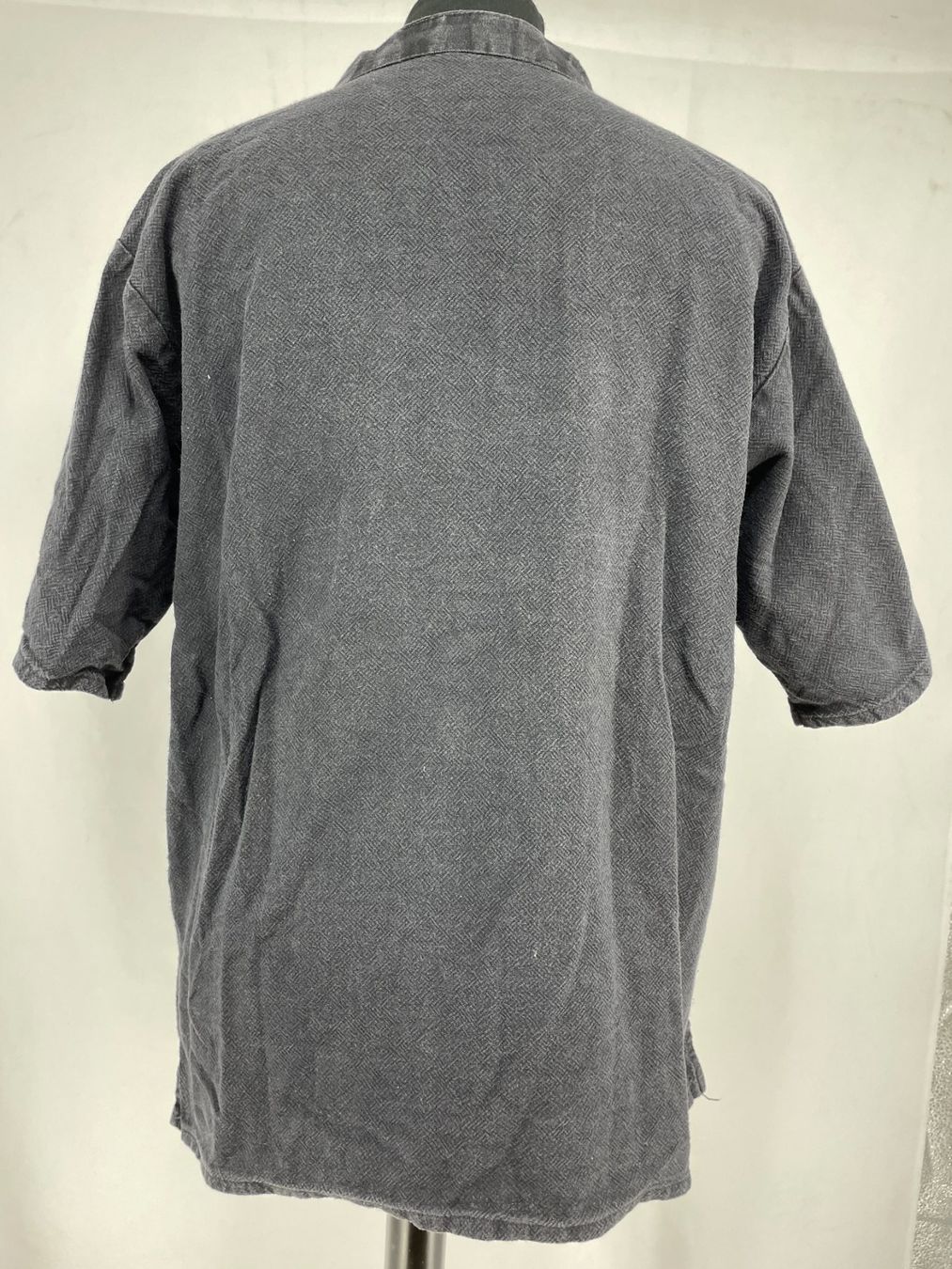Camicie: Chemise noire à motif – Usato da Lausanne venduto da PlusValue_Lausanne 2