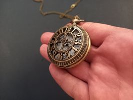 Taschenuhr mit hohler Klappe Quarz tragbar Retro - Montre