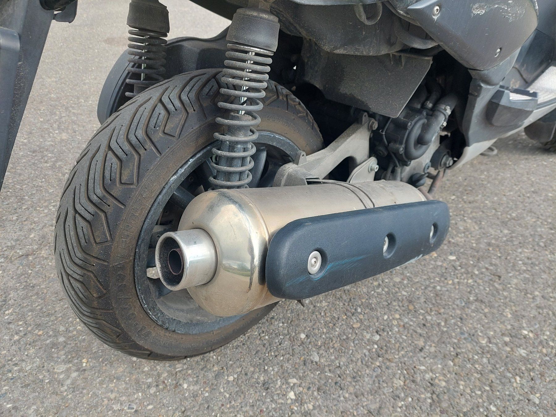 Gilera A tre ruote: Gilera Fuoco 500 3Rad Roller baugleich Piaggio MP3 – Usato da Schleitheim venduto da ZieglerMotoRecycling 7