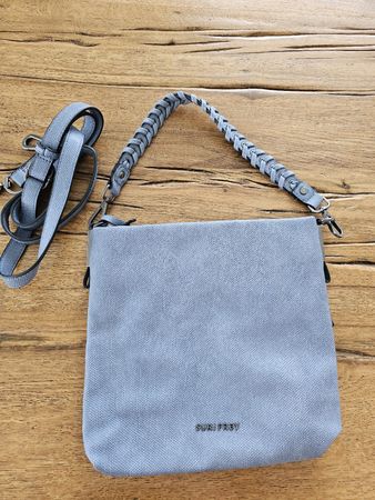 Suri Frey Handtasche in Hellblau, neuwertig und modisch!
