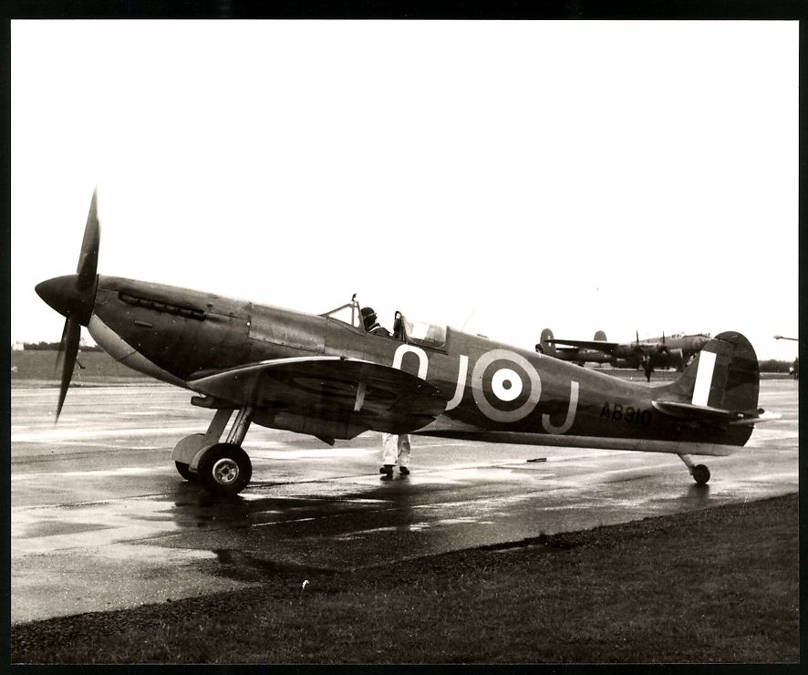 Fotografie &  Plakate: Fotografie Flugzeug Supermarine Spitfire – Gebraucht aus Berlin von bartko-reher