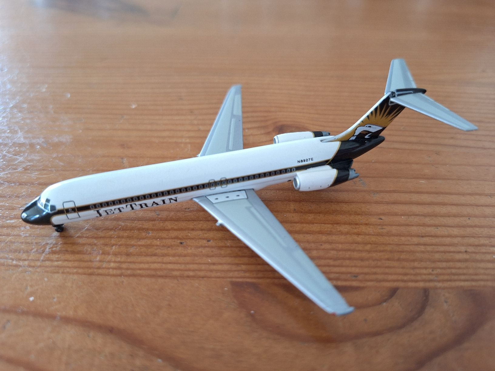 McDonnell Douglas Kit di modellismo & Modellini statici: Jet Train  Dc 9-32 1:400 – Usato da Sargans venduto da nicsam1815 1