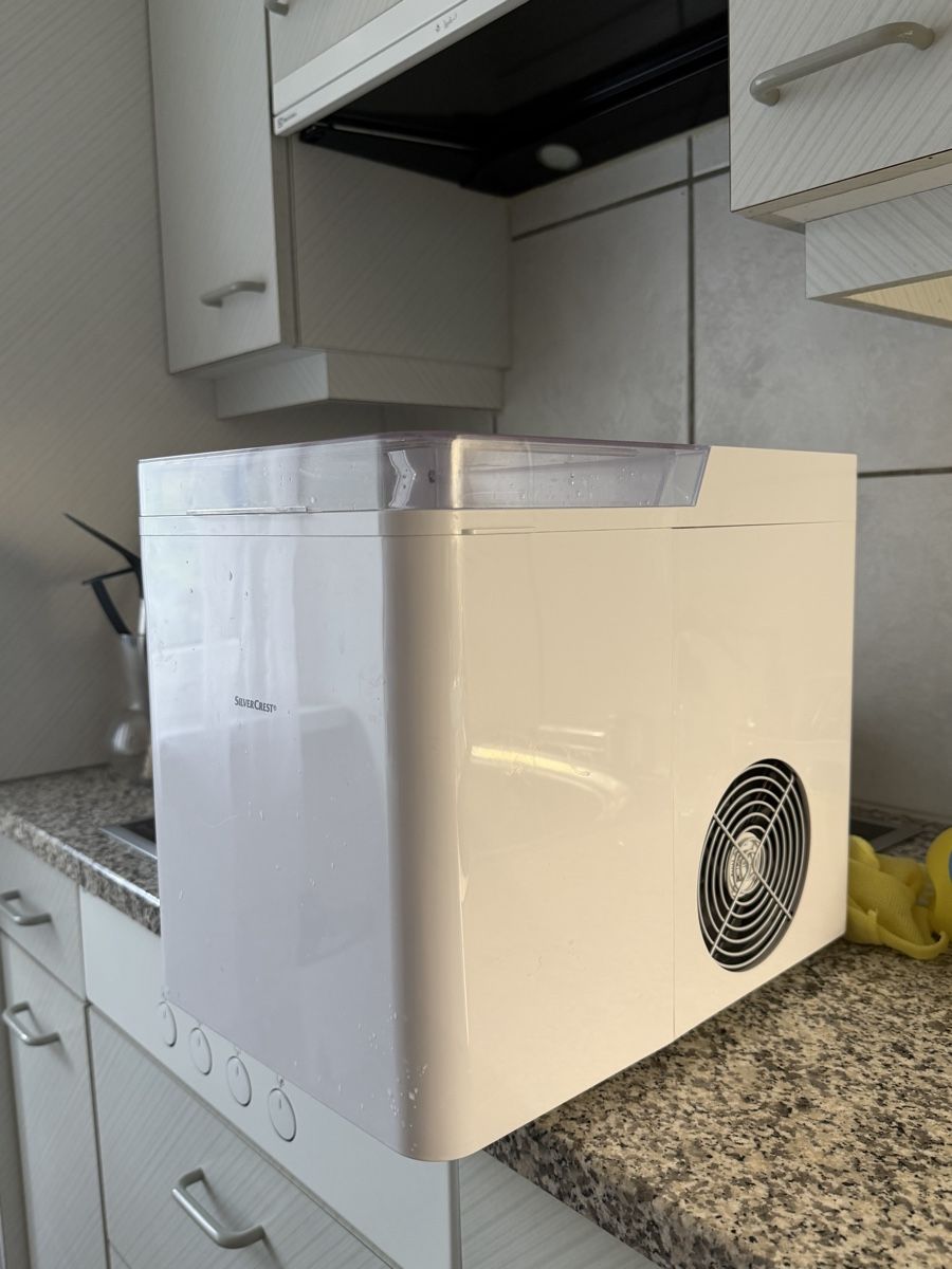 SilverCrest Appareils de cuisine: SilverCrest SEMK 105 B2 Eiswürfelmaschine gebraucht – Défectueux à Schwanden GL par Tonyfee