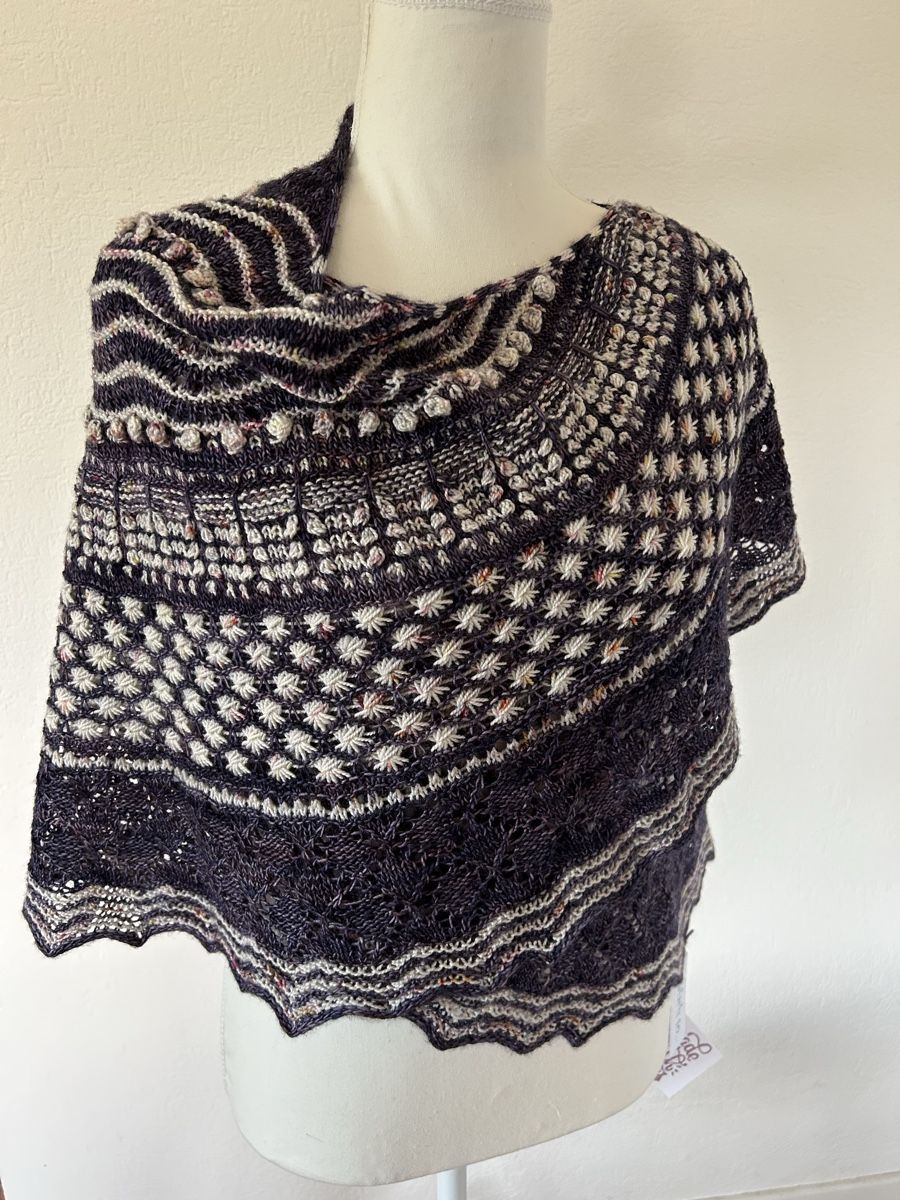 Foulard & Sciarpe: Rundes Tuch - handgestrickt - Merino – Nuovo e nell'imballaggio originale da Riniken venduto da KreativImKopf 1