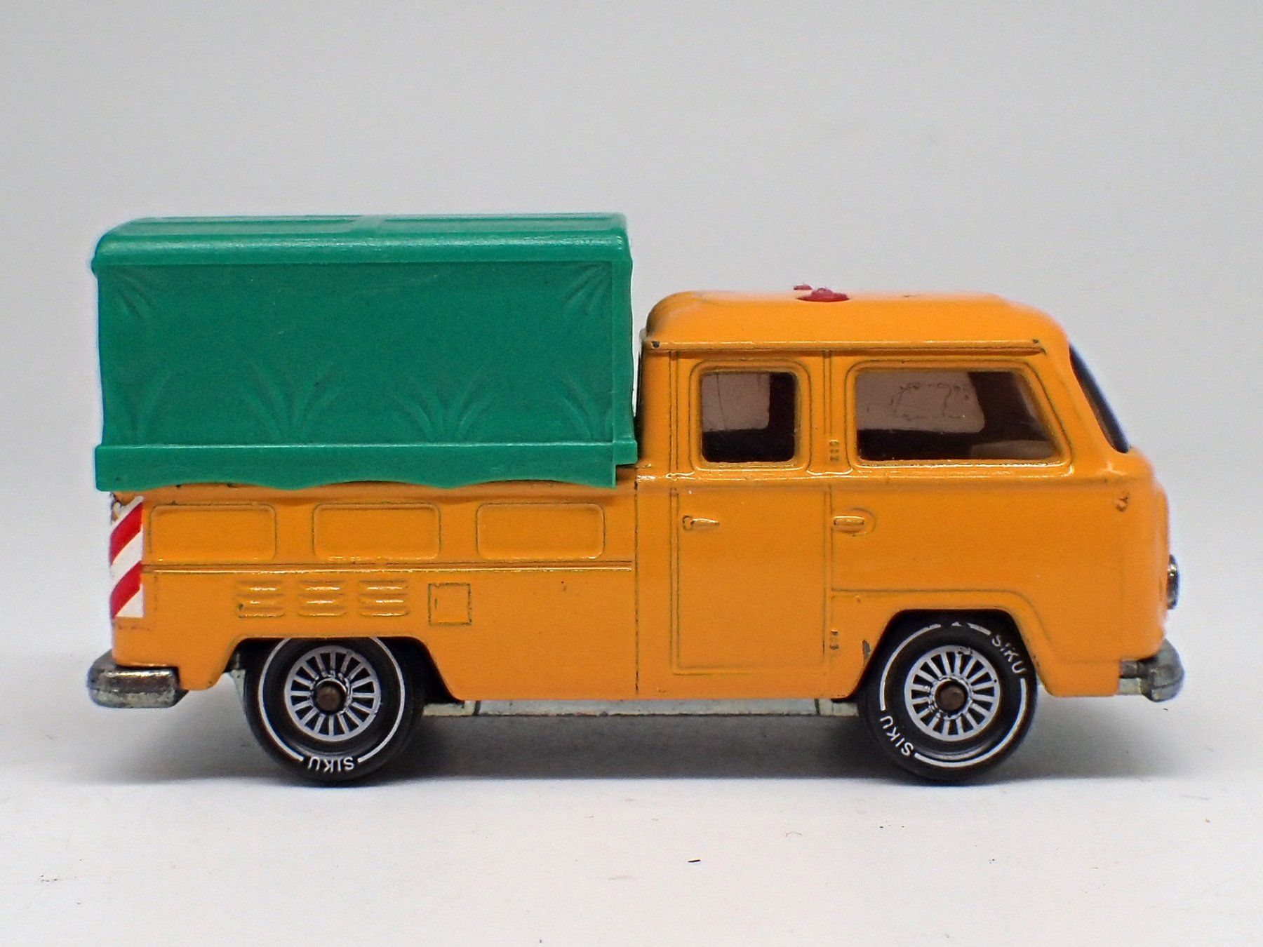 Siku Modellini d'auto: Siku 1331 - VW T2 Pritsche orange – Usato da Ostermundigen venduto da archeopteryx 1