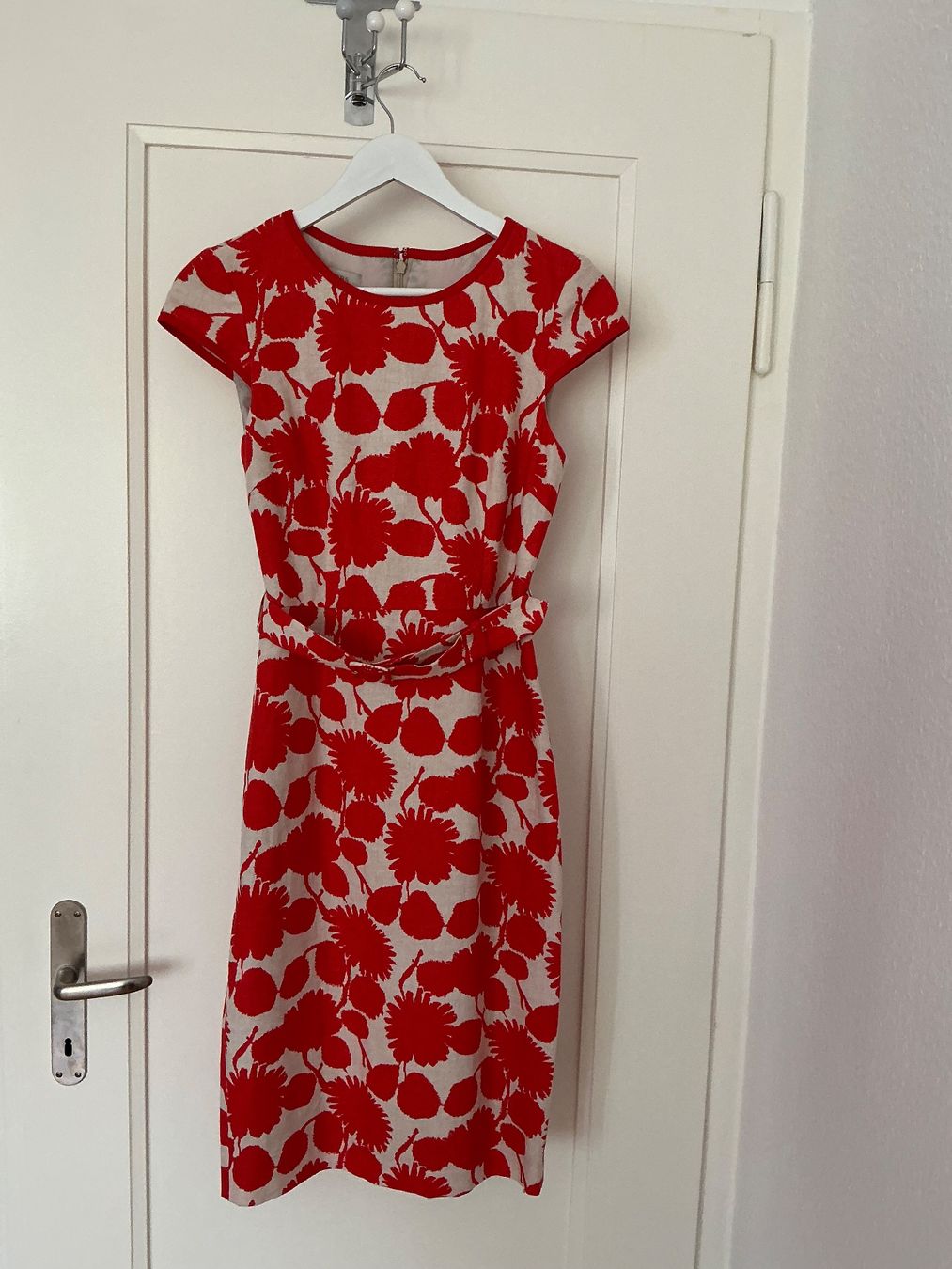 Hobbs Vestiti: Hobbs rot-geblümtes Leinenkleid Gr 36 – Usato da Zürich venduto da bea_s5tq 2