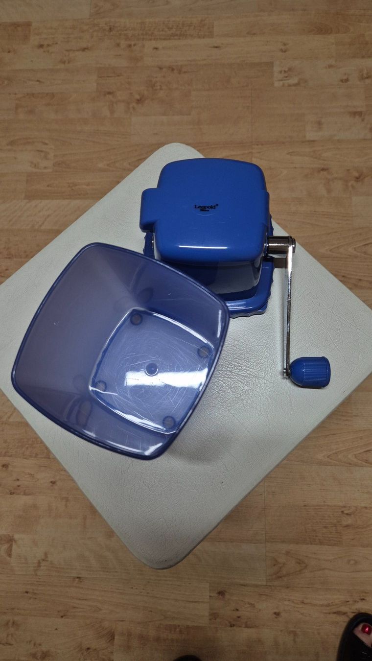 Appareils de cuisine: Eis Crusher, Eis Zerkleinerer, blau – D'occasion à Kilchberg ZH par logn 2