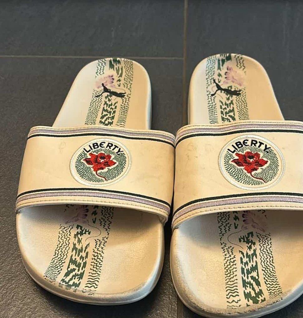 Puma Scarpe da uomo: PUMA Liberty Designer-Slides – Usato da Herrenschwanden venduto da SantiLG12