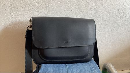 Bree Leder Tasche schwarz Umhängetasche guter Zustand