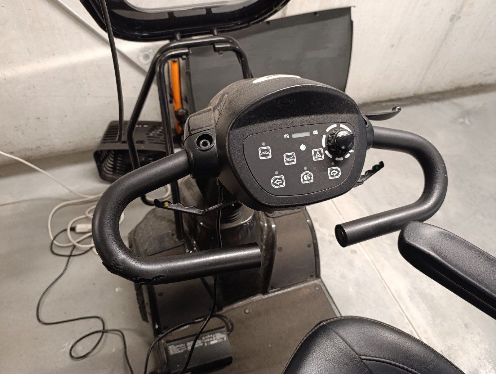 Rollstühle: Rollstuhl Elektrowagen H-898 – Gebraucht aus Turbenthal von QMay 2
