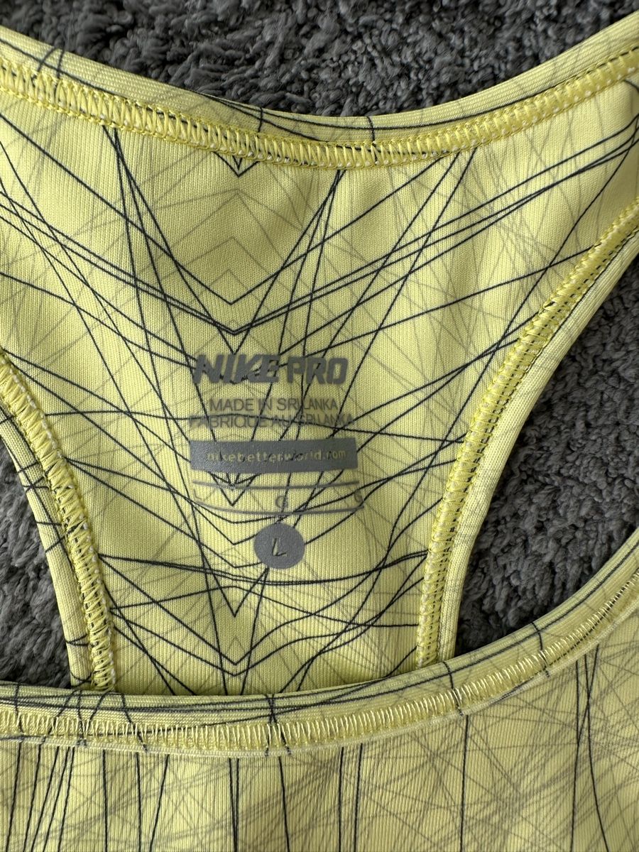 Nike Top: Nike Top – Nuovo (secondo la descrizione) da Winterthur venduto da su_4assd 2