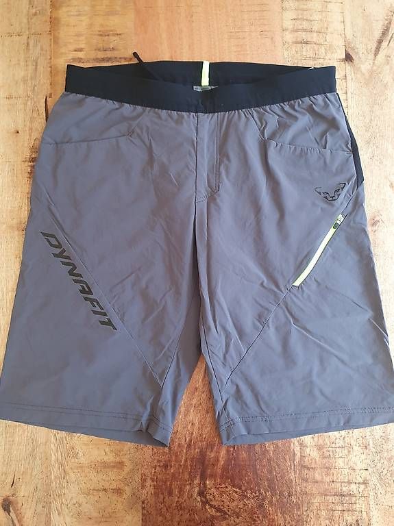 Dynafit Pantalons: Dynafit kurze Hosen Herren – D'occasion à Zermatt par LiHe09