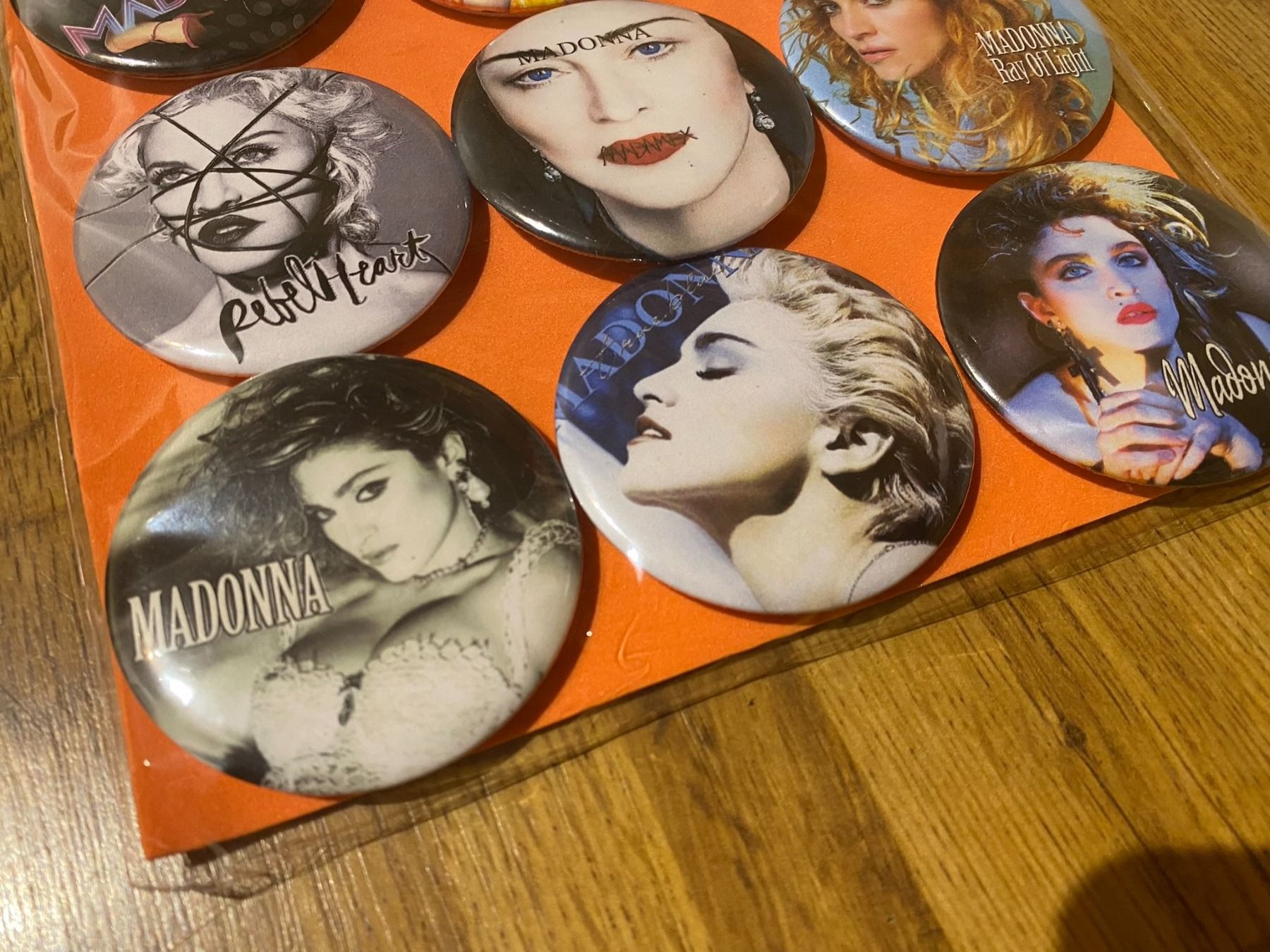 Placchette & Badge: Madonna Ansteck Badges – Nuovo (secondo la descrizione) da Basel venduto da FatCatPacksTheRatt 2