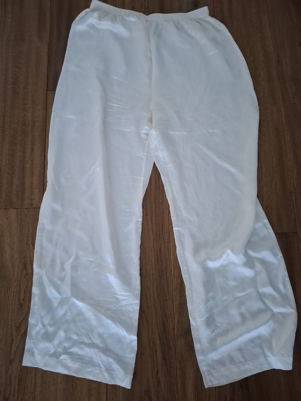 Negligees & Pyjamas: 3-teiliger Pyjama, 100% Seide – Gebraucht aus Ettingen von sharan02 2