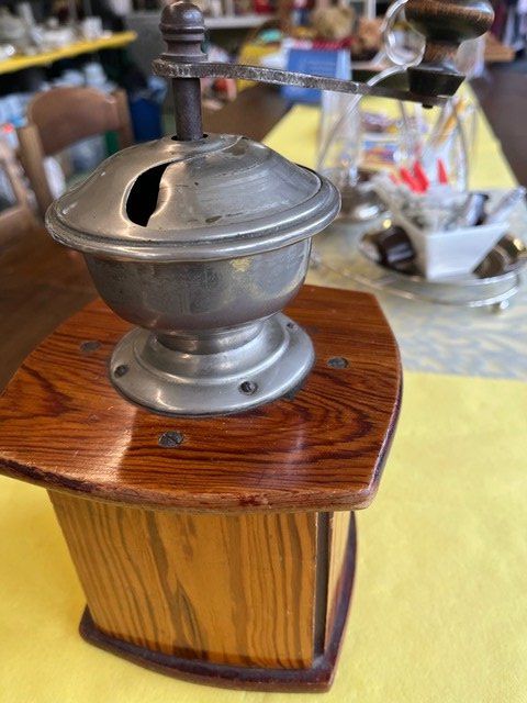 Elettrodomestici da cucina: Kaffeemühle antik – Usato da Mosnang venduto da KurtHe 2