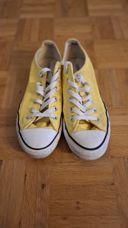 Gelbe Converse All Stars, Gr. 40