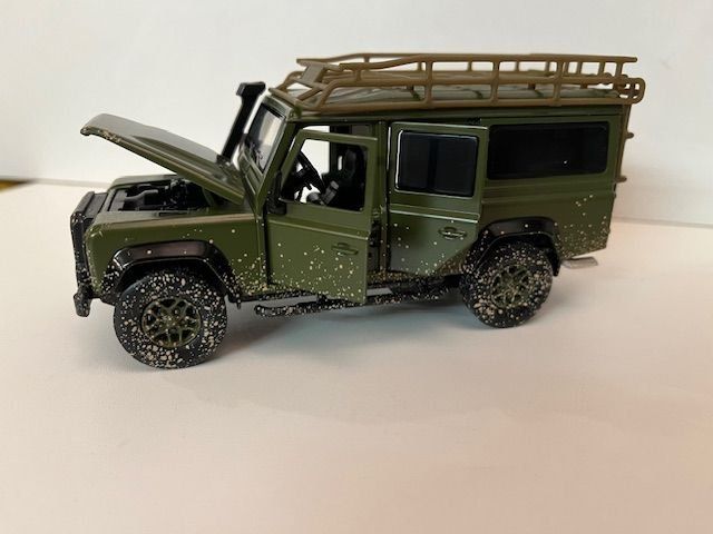 Land Rover Modellini d'auto: Land Rover 1:32 – Nuovo e nell'imballaggio originale da Zürich venduto da T62om