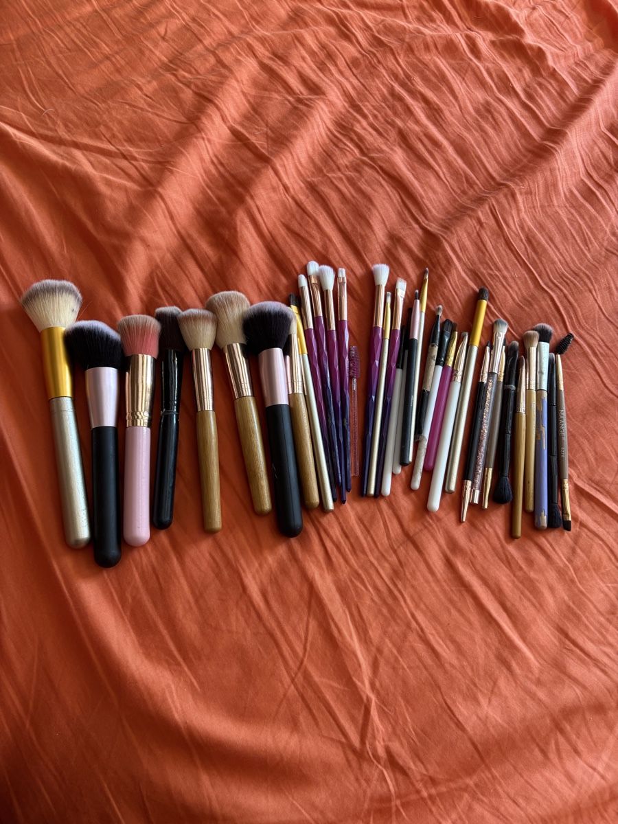 Make-up: Makeup Brush Set - Various Brands - 35 Brushes Total – Usato da Seuzach venduto da Diamand28
