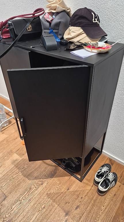 Commodes: Black Storage Cabinet  Excellent Condition – D'occasion à Binz par eli_p8cn 1