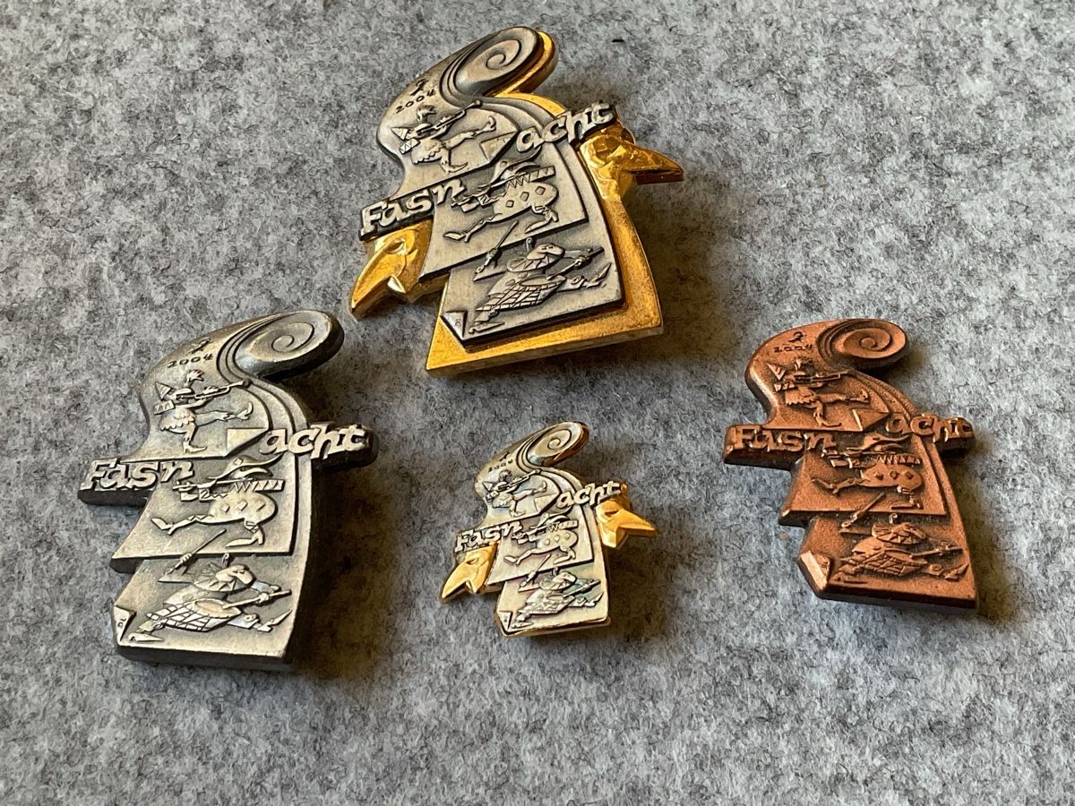 Basler Plaquettes & Badges: Basler Fasnachts Blaggedde – D'occasion à Schneisingen par Drehdreher