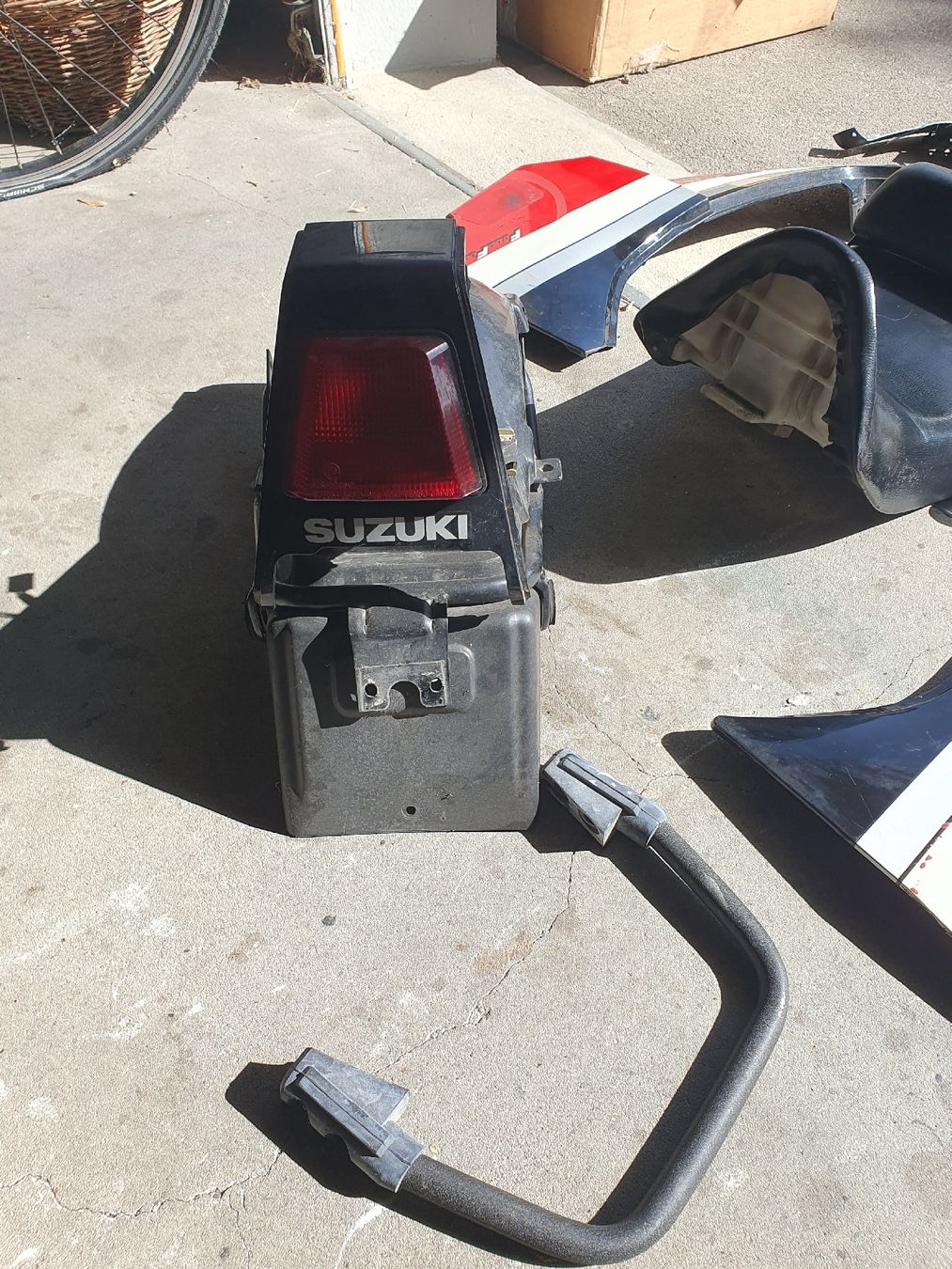Suzuki Tutti i ricambio per moto: GSX R 750 Ersatzteile – Usato da Büren an der Aare venduto da Trash4 8