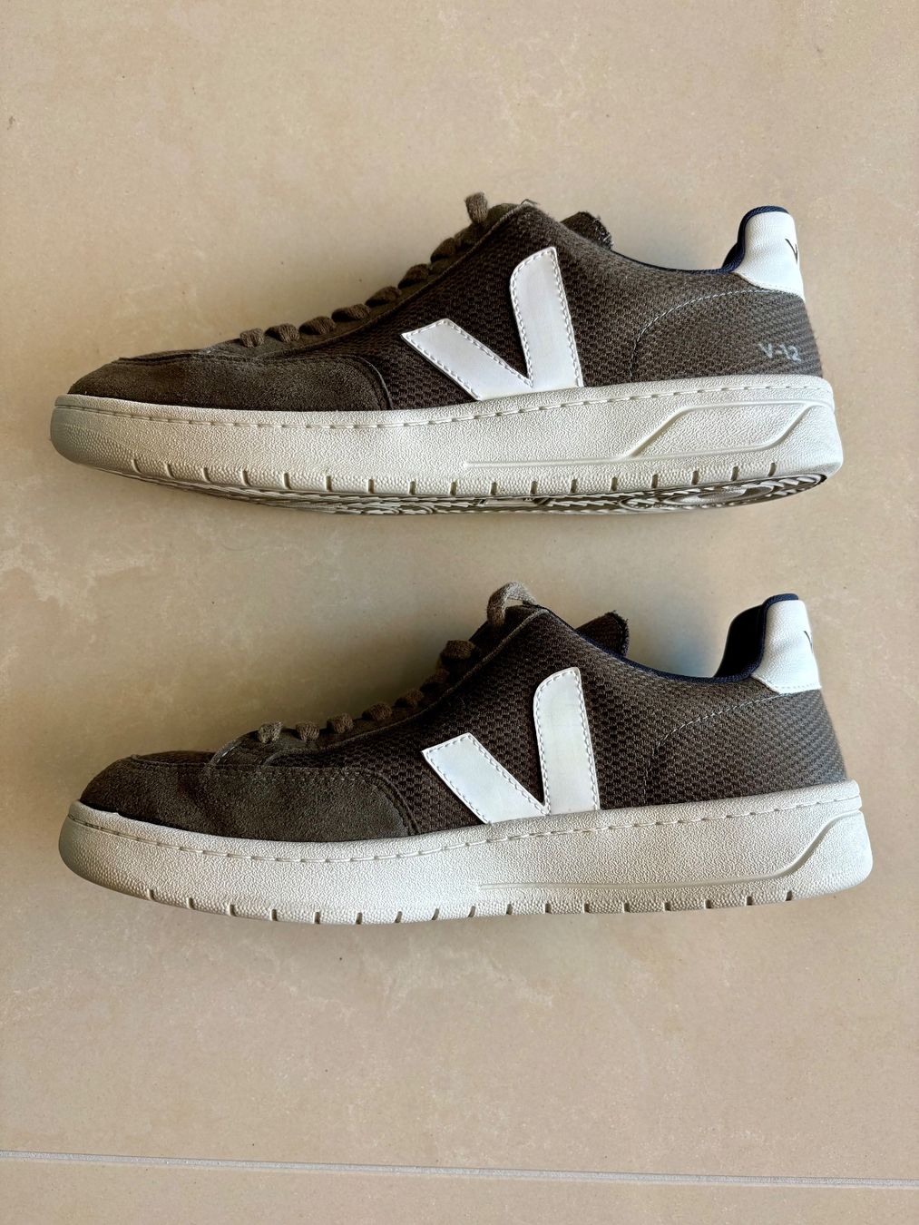 Veja Scarpe da uomo: Veja V-12 Sneaker Olive White EUR 42 – Nuovo (secondo la descrizione) da Sutz venduto da adrian.kaeser 4
