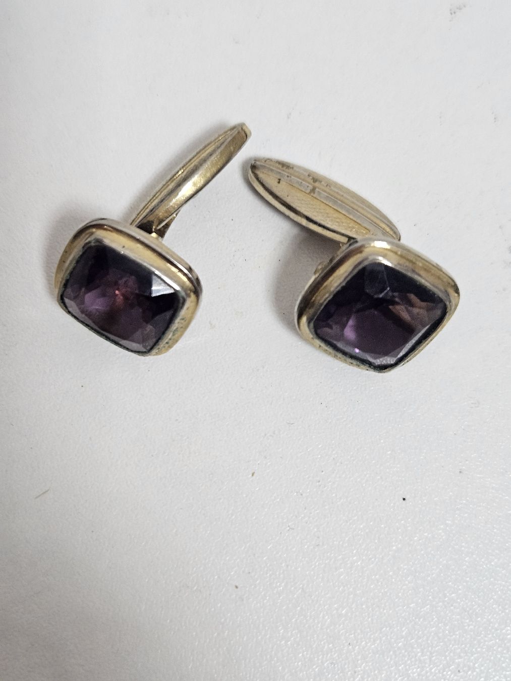 Gemelli: Manschettenknöpfe mit violettem Glasstein  – Usato da Schlieren venduto da Bestleo