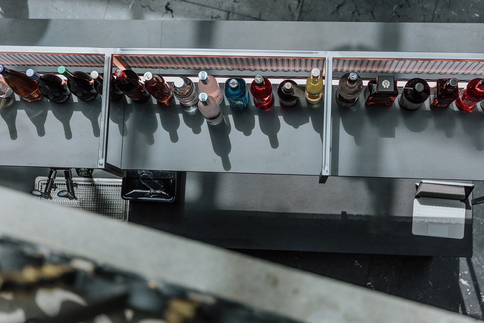 Ladenausstattungen & Messebau: Edle, Mobile Bar-Theke mit Kühlschubladen – Gebraucht aus Bern von porcini80 2