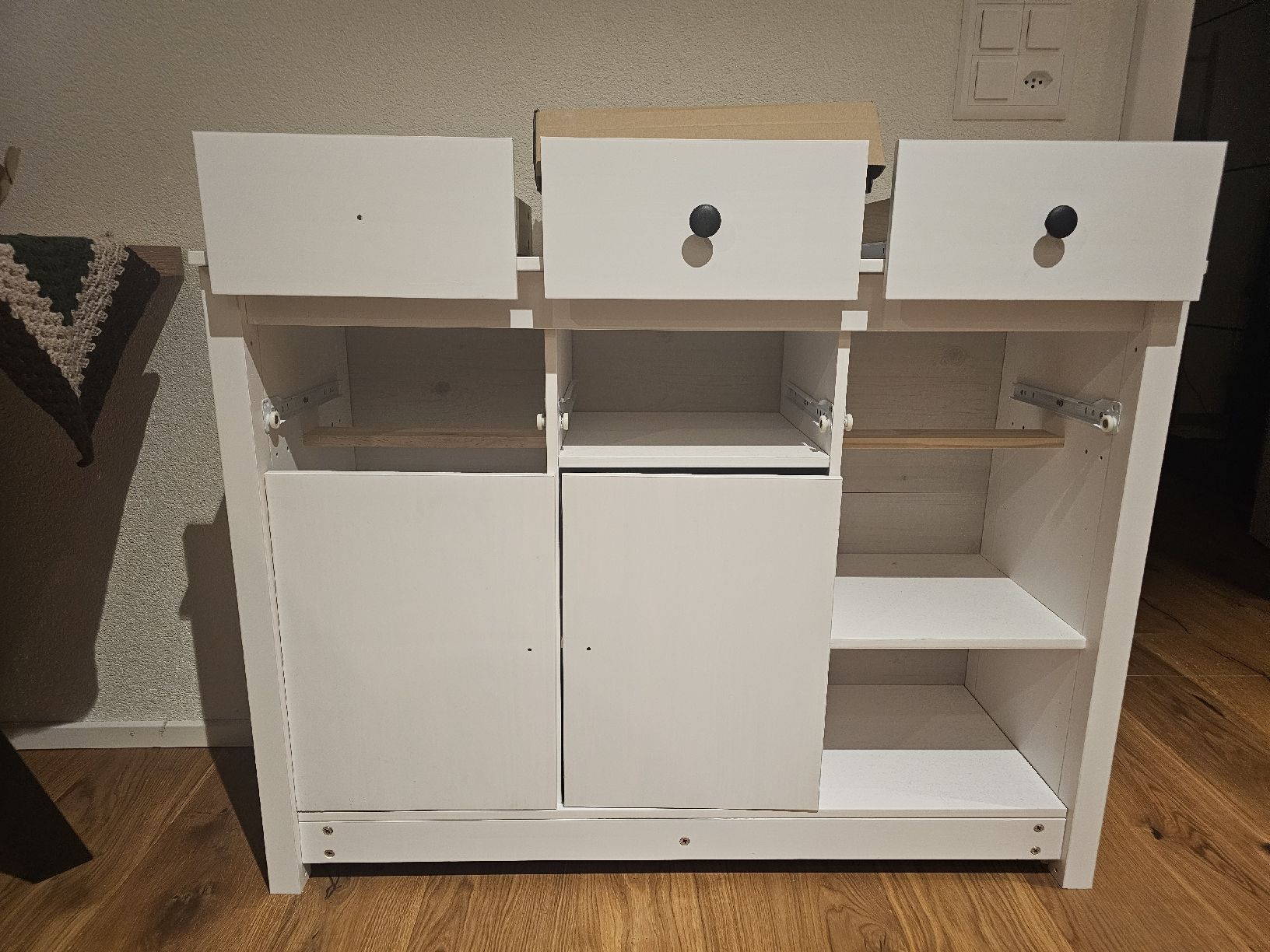 Cassettiere: Weisses Sideboard mit Schubladen - Mängelhaft – Difettoso da Burgdorf venduto da Paedii01