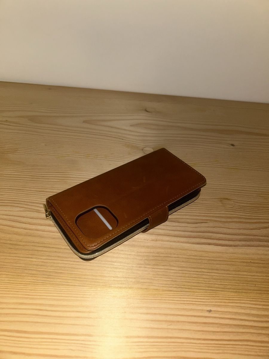 Covers & Schutzfolien: iPhone 15 Hülle braunes Leder mit Reisverschlussfach – Neu (gemäss Beschreibung) aus Pfaffhausen von Lucky_Nut 4