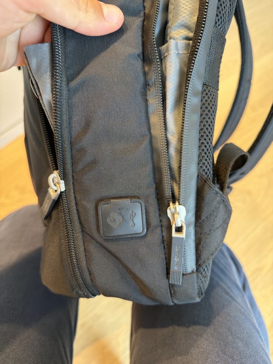 Samsonite Zaini: Backpack Samsonite black USB port laptop compartment used – Usato da Küsnacht ZH venduto da luc_gct5 3