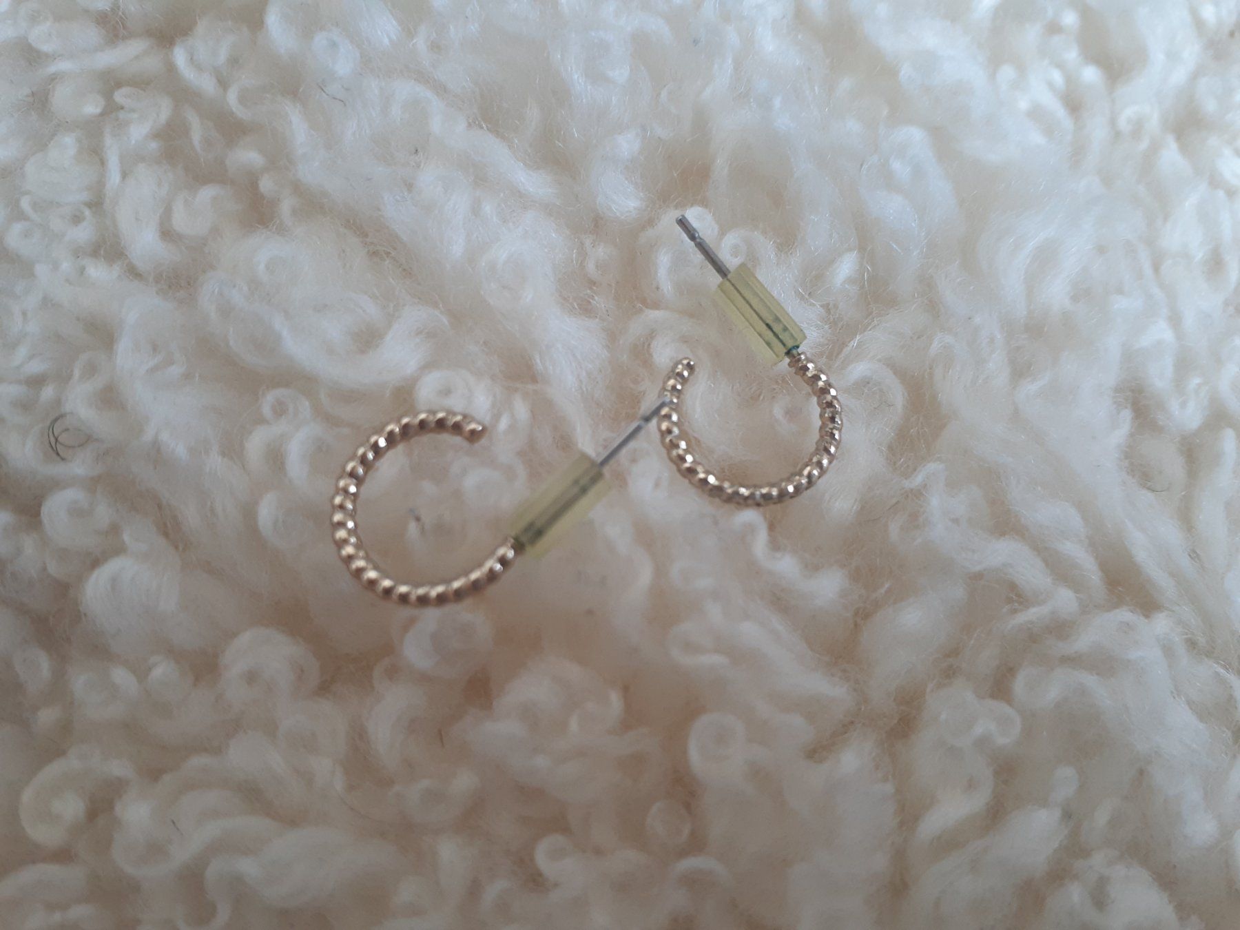 Orecchini pendenti & Orecchini a lobo: Boucles d'oreilles taille petite Zalando dorées – Usato da Pully venduto da rho_h68s