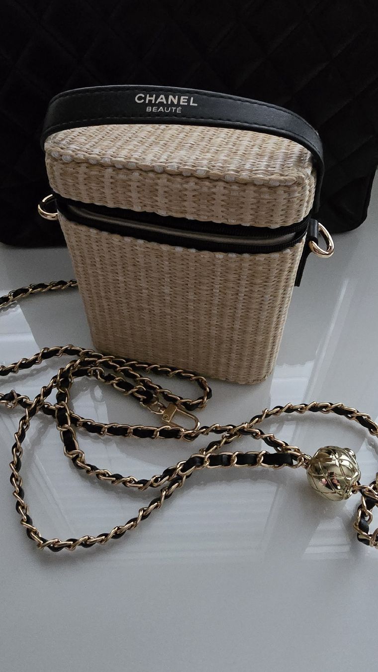 Chanel Cura del viso: Chanel Beauté Kosmetiktasche – Usato da wallisellen venduto da funkelsternchen5