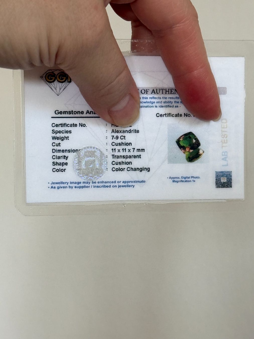 Minerali & Pietre curative: Cushion Cut Multi Color Changing 8.80 Ct – Nuovo e nell'imballaggio originale da Genève venduto da AWWA 9