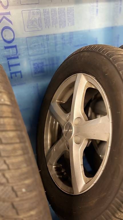 Gamaparts Pneumatici & Ruote complete: Seat Ateca Räder – Usato da Wimmis venduto da TheCarnet 1
