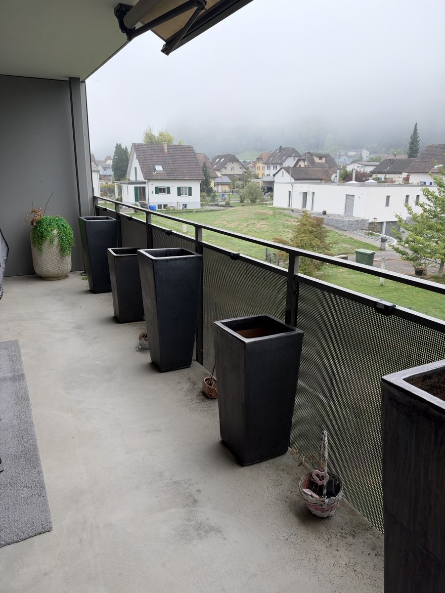 Pots de fleurs: Pflanzgefäss quadratisch dunkelgrau – D'occasion à Gränichen par vek_nd7x